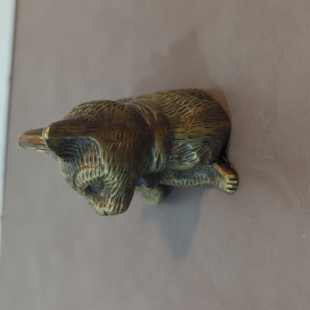 Vintage Brass Cat Laying With Bow Around Neck - Picture 4 of 7